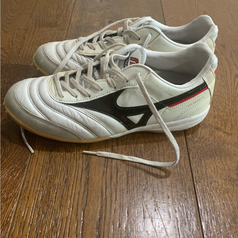 Mizuno Futsol shoes size men’s 6.5. Used .